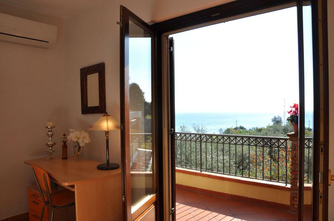 Villa Gemma Di Mare Санта-Тереза-ді-Рива Екстер'єр фото